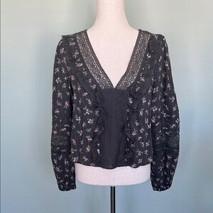 NWT Women’s Medium American Eagle Outfitters Floral Gray Top With Lace Trim